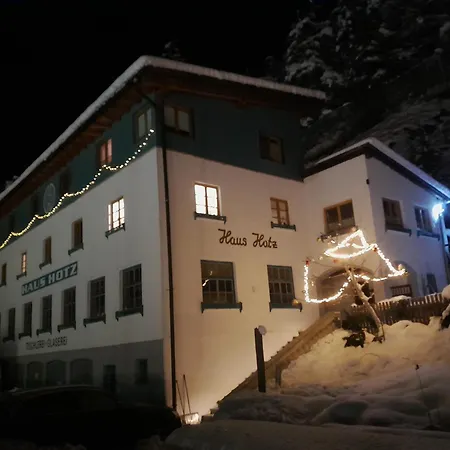 Haus Hotz Apartamento *